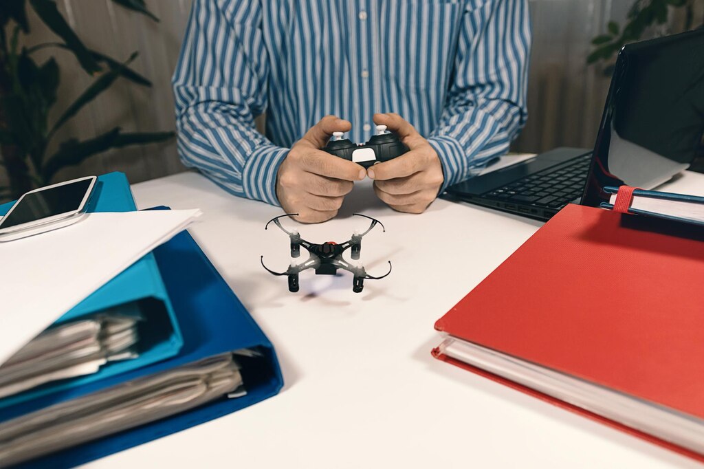 سرفصل‌ها و مهارت‌هایی که در دوره آموزشی خلبانی FPV یاد می‌گیرید